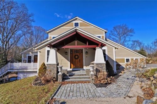 20 Louise Luther Dr, Valley-Falls, RI 02864 exterior