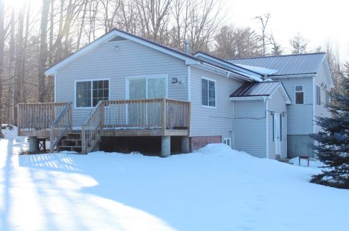 10 Fieldstone Acres Rd, Whitefield, NH 03598 exterior