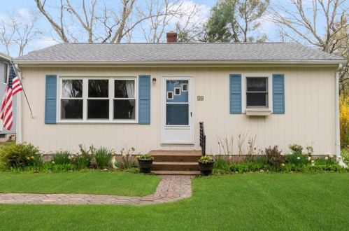 36 Beach Plum Rd, South Kingstown, RI 02882 exterior