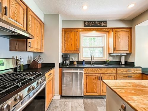 73 Allen Rd, Longmeadow, MA 01106 exterior