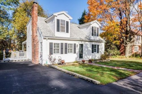 52 Beacon Street Cir, Milton, MA 02186 exterior