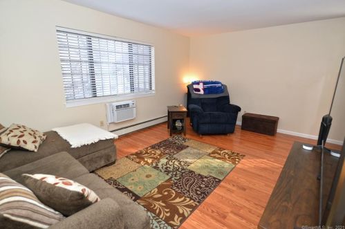 446 Swanson Cres, Milford, CT 06461 exterior