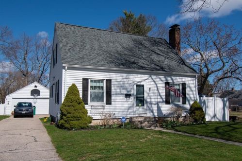 121 Myrtle Ave, Warwick, RI 02886 exterior