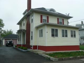 39 Grove St, Pawtucket, RI 02860 exterior