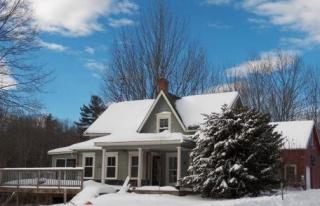 70 Concord Stage Rd, Weare, NH 03281 exterior