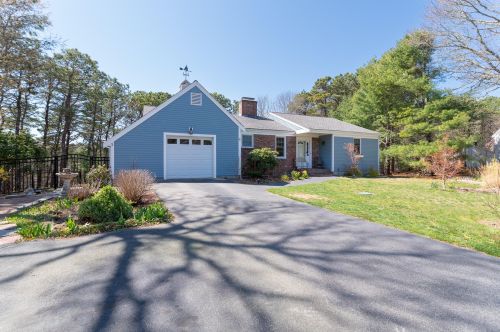 27 Tradewind Dr, Mashpee, MA 02649 exterior