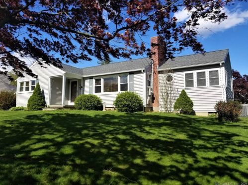 1 Alexander Dr, Brookfield Center, CT 06804 exterior