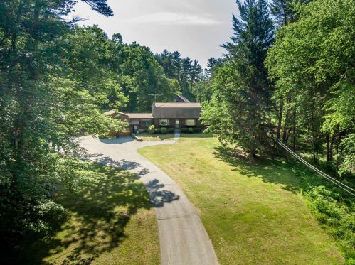 108 Windham Rd, Pelham, NH 03076 exterior