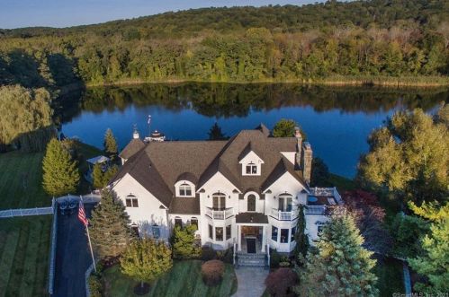 11 Kendra Ct, Ridgefield, CT 06877 exterior