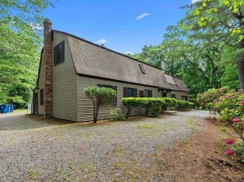 50 Ann Dr, East-Greenwich, RI 02818 exterior