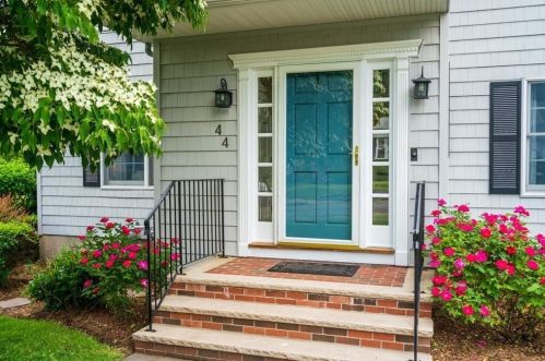 44 Morningside Dr, Arlington, MA 02474 exterior