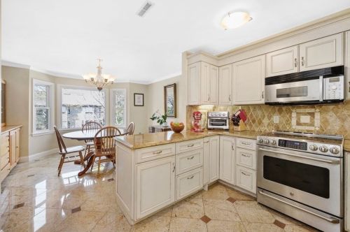 42 Regent Cir, Brookline, MA 02445 exterior