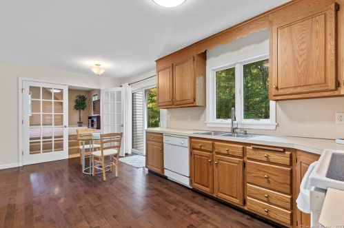 8 School Rd, Moodus, CT 06469 exterior