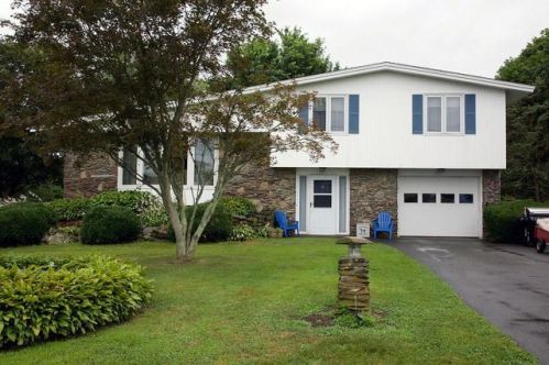 169 Fayal Ln, Middletown, RI 02842 exterior