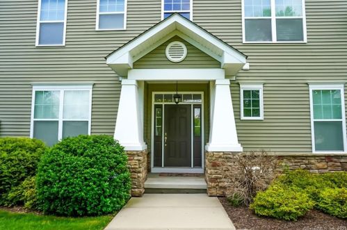 1 Bristol Ter, Danbury, CT 06810 exterior