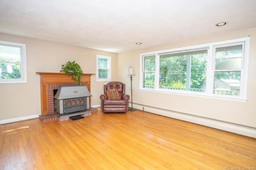 55 Finley St, Manchester, CT 06040 exterior