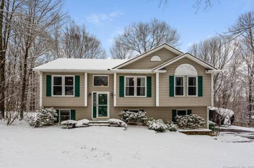 26 Scarboro Rd, Hebron, CT 06248 exterior