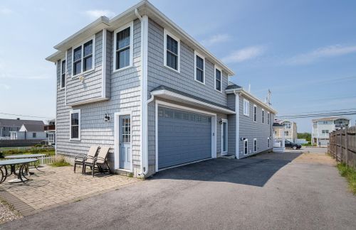 204 Ocean Dr, Seabrook, NH 03874 exterior