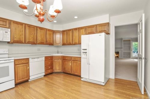 10 Lambert Cmn, Wilton, CT 06897 exterior