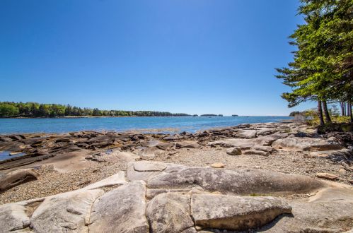 162 Scraggle Point Rd, Saint George, ME 04859 exterior
