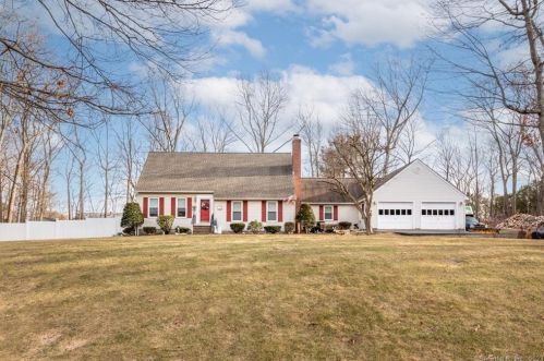 60 Saddle Rd, Waterbury, CT 06716 exterior