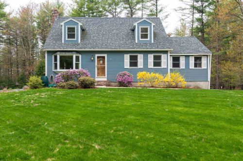 11 Pine Knoll Dr, Mount Vernon, NH 03057 exterior