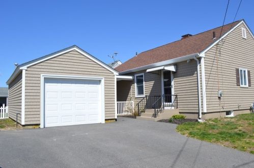 3 Winslow Ave, Somerset, MA 02726 exterior