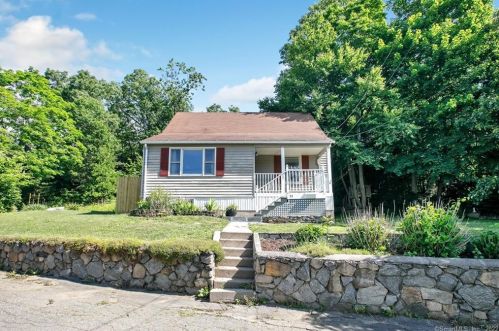 33 Avenue D, Beacon Falls, CT 06403 exterior