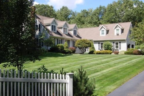 44 Brooks Rd, Worcester, MA 01612 exterior
