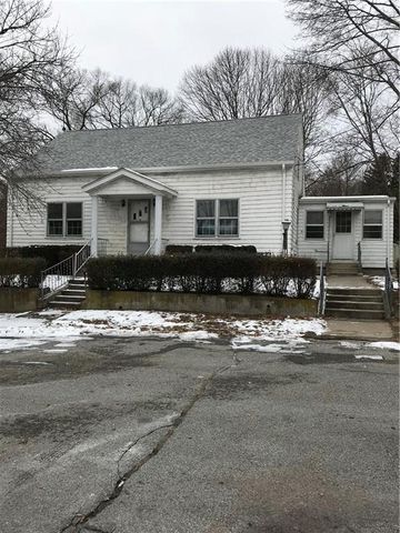 7 Leach St, Cumberland, RI 02864 exterior