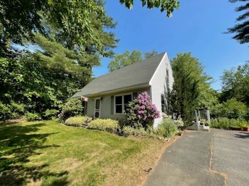 2 Pinewood Cir, Turners Falls, MA 01376 exterior