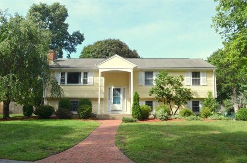 11 Hampton Ave, Warwick, RI 02889 exterior