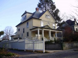 170 Oakleigh Rd, Newton, MA 02458 exterior