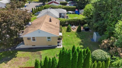 12 Cozy Ln, Waterbury, CT 06706 exterior