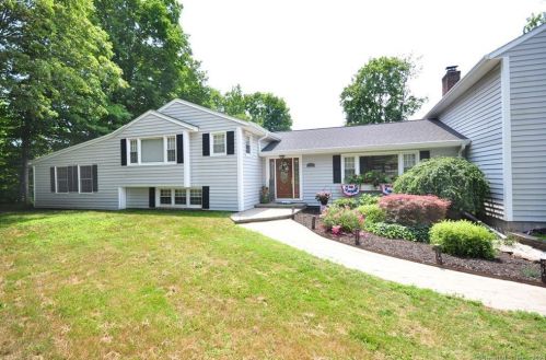 195 Turkey Hills Rd, East-Granby, CT 06026 exterior