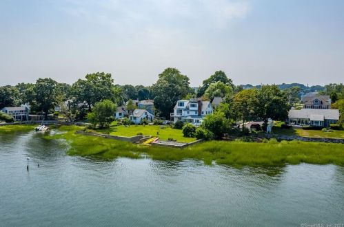 22 Lowndes Ave, Norwalk, CT 06854 exterior