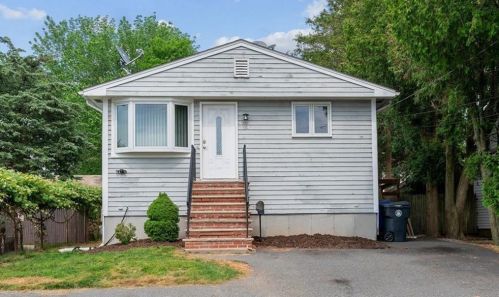74 Thelma St, North-Providence, RI 02904 exterior