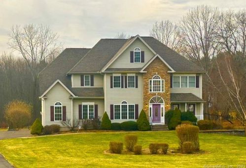 10 Hollandview Dr, Bloomfield, CT 06002 exterior