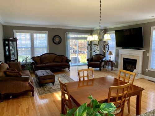 7 Brinscall Ct, Danbury, CT 06810 exterior