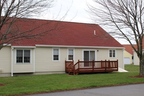 1 Cobbler Ln, Nashua, NH 03063 exterior