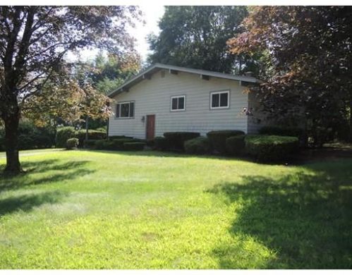 15 Richard Rd, Medway, MA 02053 exterior