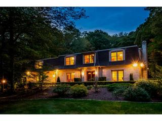 205 Beechwood Dr, Cranston, RI 02921 exterior