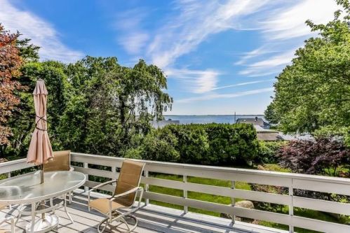 168 Beach Rd, Charlestown, RI 02813 exterior