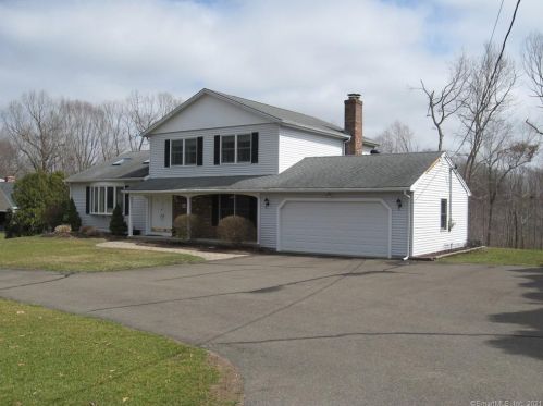 53 Brockett Farm Rd, North Haven, CT 06473 exterior