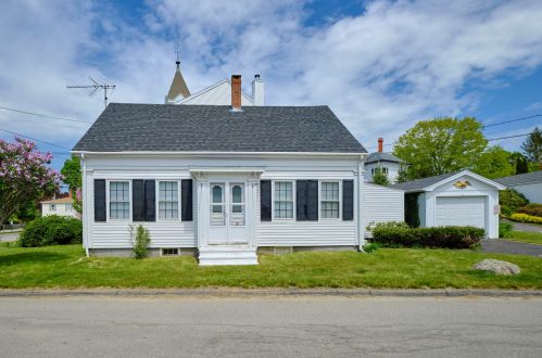 6 Marble Ave, Waldoboro, ME 04572 exterior