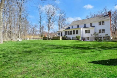 135 Braeburn Dr, New Canaan, CT 06840 exterior