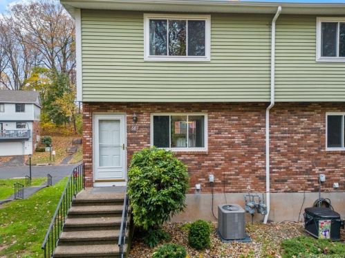 687 Churchill Dr, Hartford, CT 06111 exterior