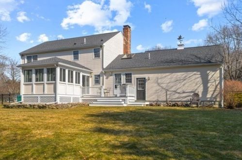 11 Matthew Ln, Mansfield, MA 02048 exterior