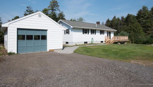 6 Presley Dr, East Boothbay, ME 04544 exterior