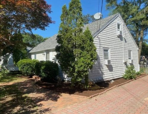 19 Brookshire Rd, Hyannis, MA 02601 exterior